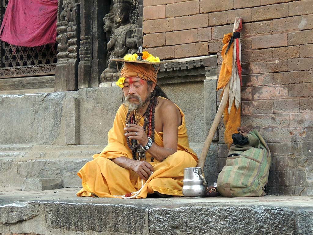 937 - Santone nella citta' vecchia di Bhagdaon - Nepal