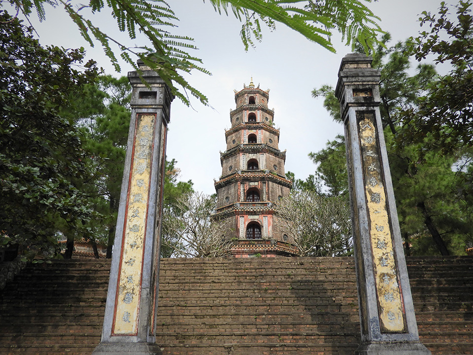 1082 - Pagoda Thien Mu a Hue - Vietnam